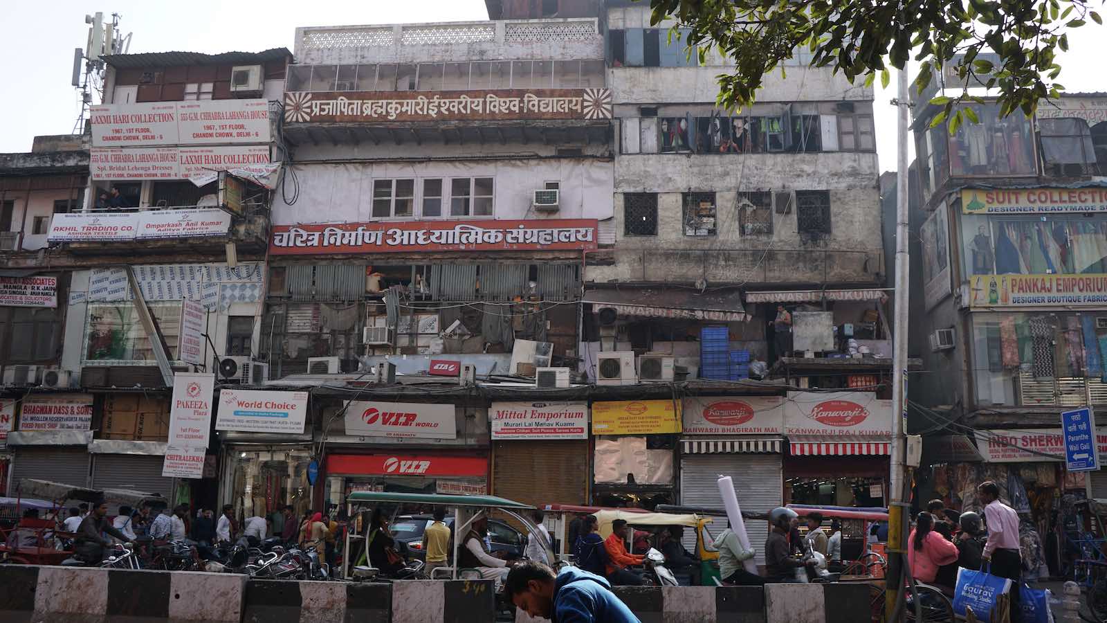 Decided to get out of the area I was in and go to Old Delhi, it's exactly what it's name implies. The oldest part of Delhi. Buildings along the street were quite run down but it looked like this in a lot of areas of New Delhi.