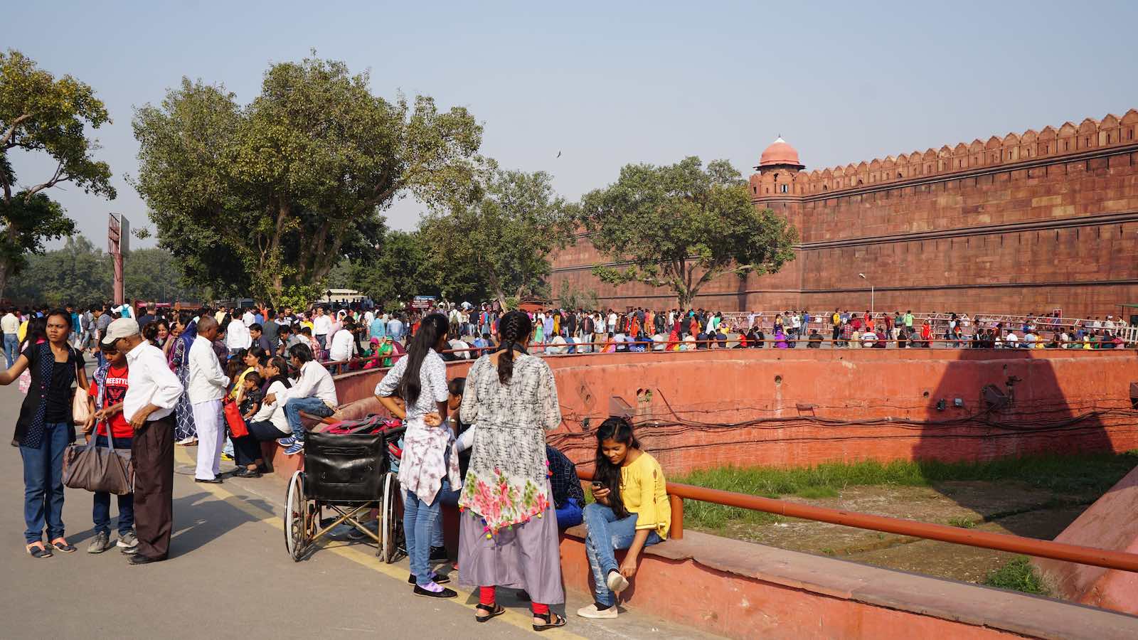 Got to the Red Fort but there was no way I was getting in. There must have been a hundred thousand people packed into this area and calling the queue for the ticketing booth overcrowded would've been an understatement. I just sat and people watched until I got too sweaty under the afternoon sun.
