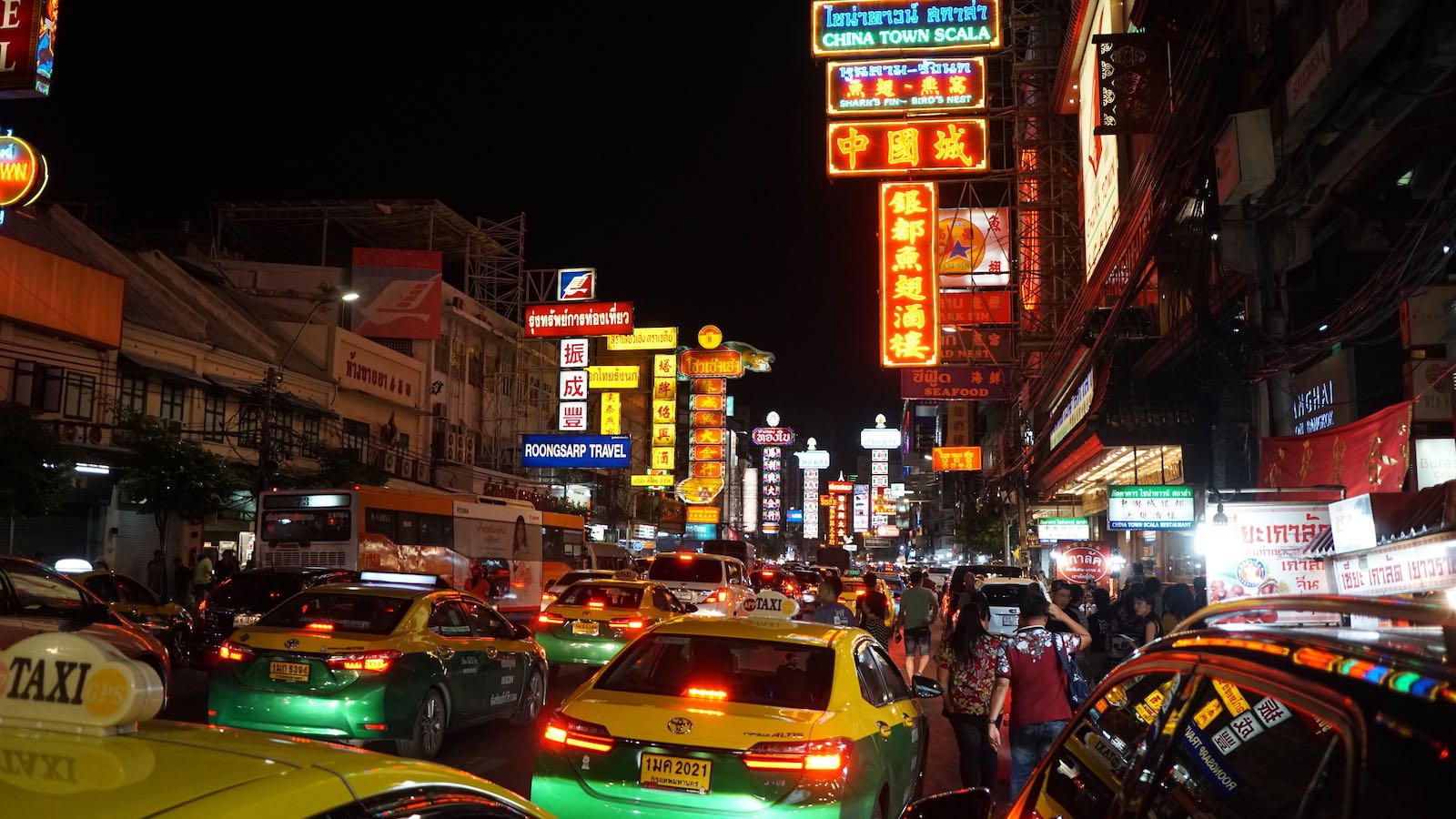 Another night I wandered through the bustling streets of Bangkok's Chinatown. Unfortunately I found mostly tourists traps and overpriced street food here, but the atmosphere was vibrant and I ended up sitting on the side of a street for 2 hours, people watching while sipping on a mango smoothie.