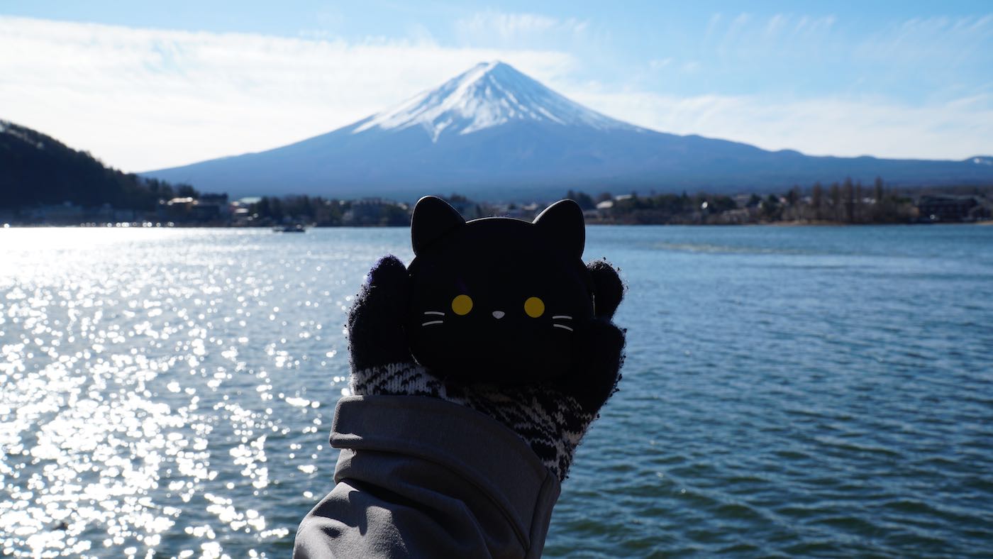 Bought this cat coin purse in Tokyo since coins are used a lot here in Japan. Felt like modeling it against the mountain.