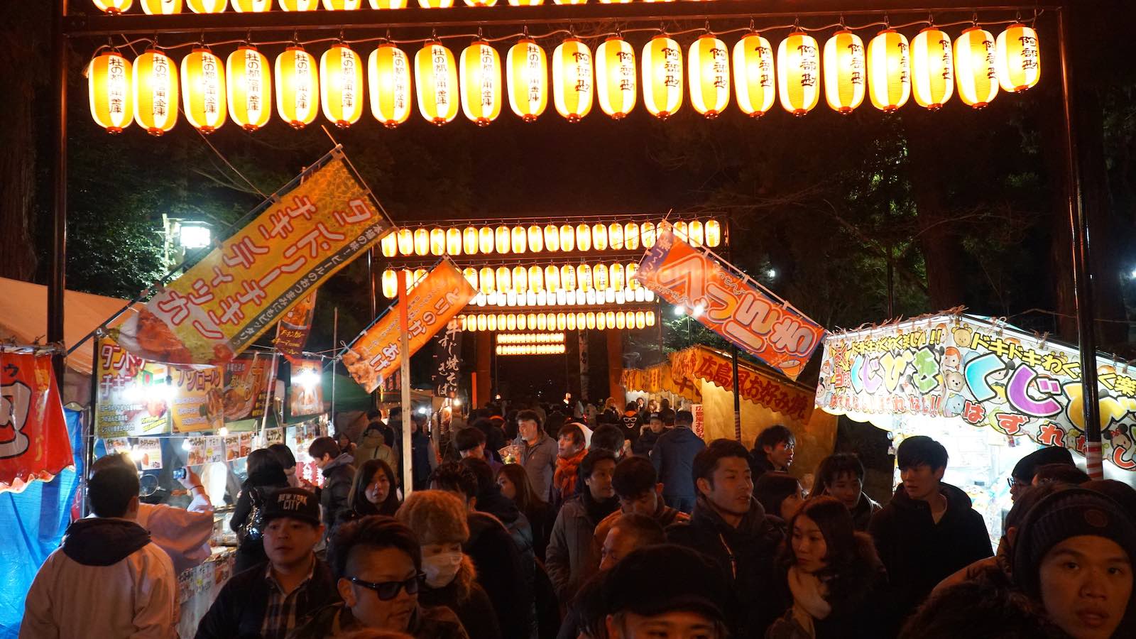 When we got there it was packed. I did not expect this many people, nor the midnight food market! There were vendors up and down the walkway leading to the temple.