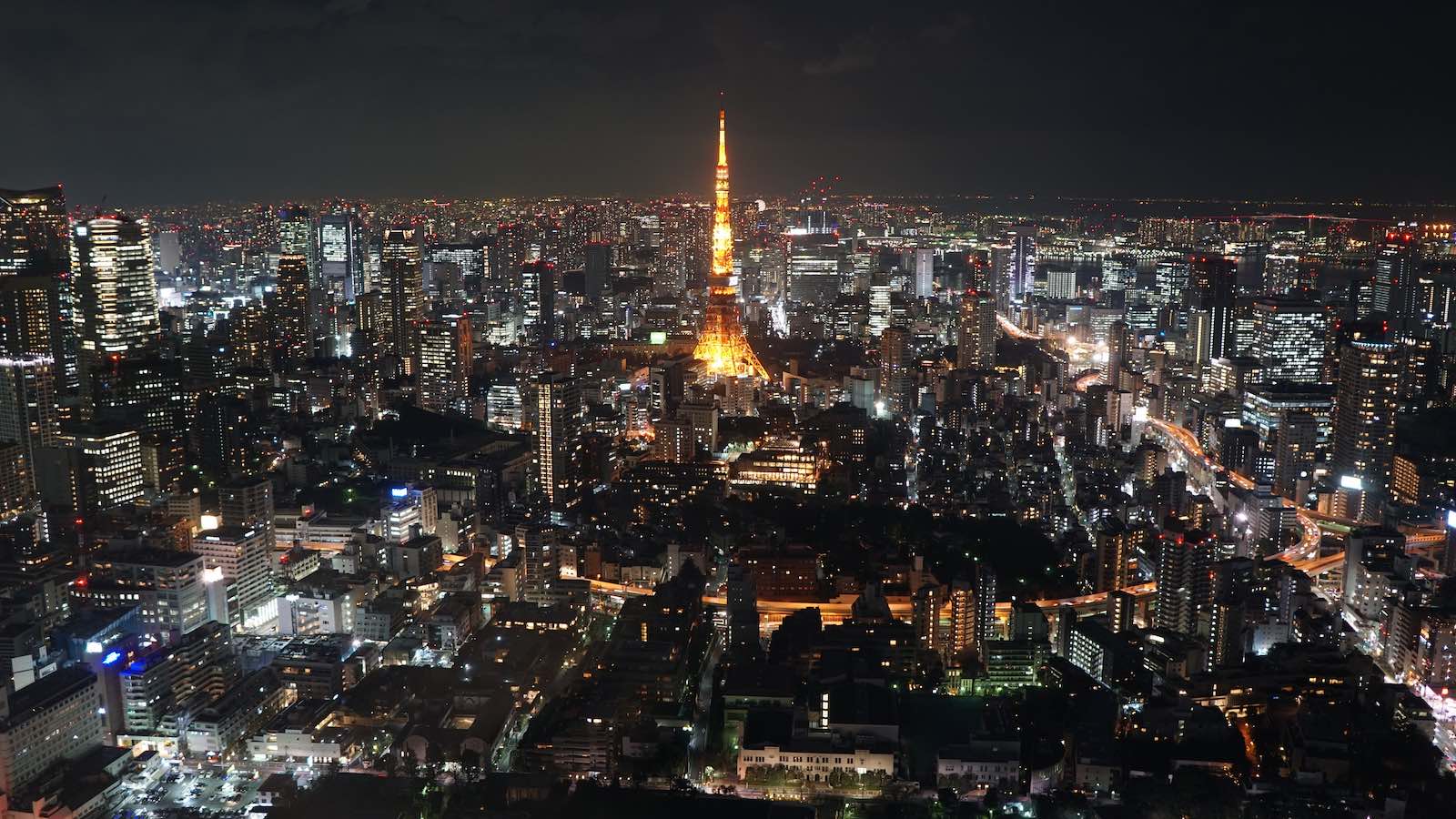After a much needed nap I made my way out to nearby Roppongi Tower for a view of the city. I made a goal for myself to snap a skyline photo in every major city I visited and Tokyo was one I was looking forward to seeing. It did not disappoint.